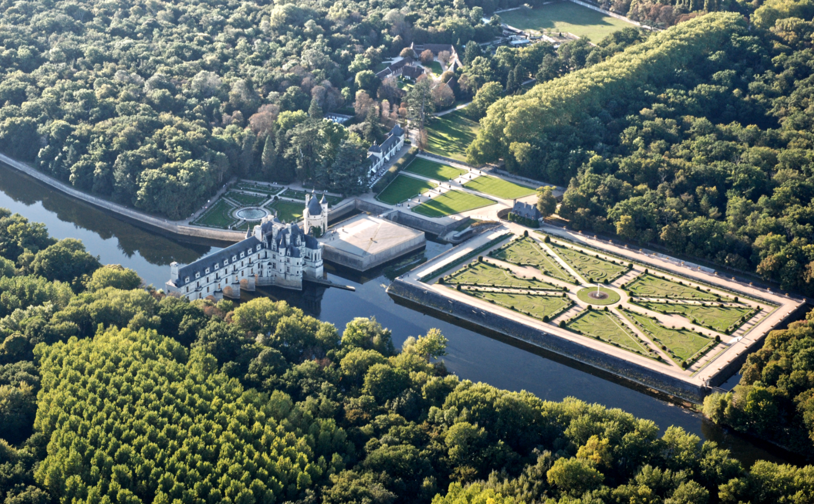 Chateau de Chenonceau in Loire by Ian Rae Chateau de Chenonceau in Loire