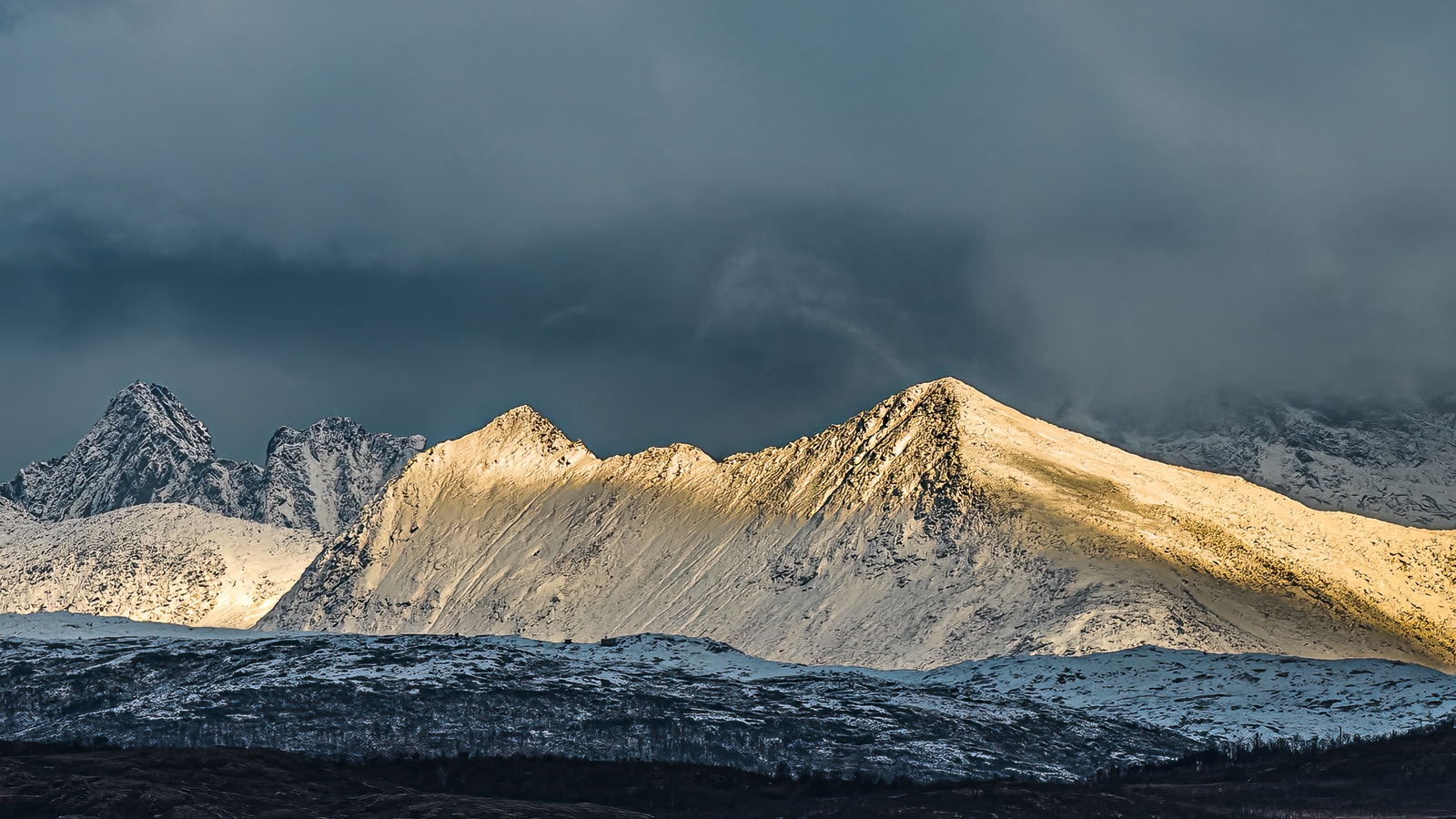 Approaching storm by Richard Atkinson Approaching storm