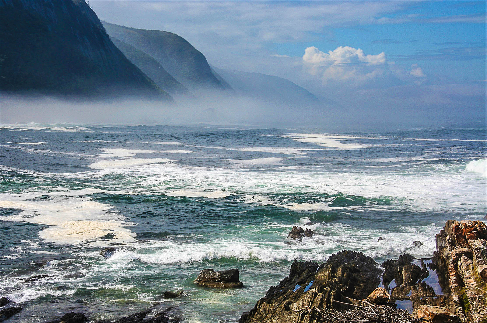 Rocks,Waves & Mist
