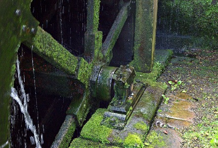 Mill wheel hub