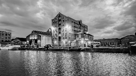 Alexanda Warehouse BW