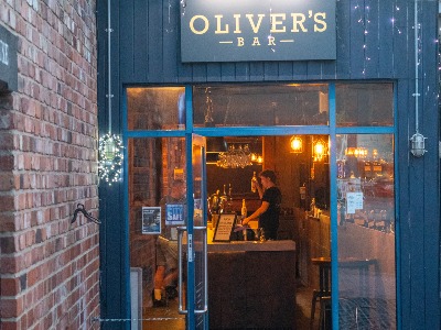 Oliver's Bar