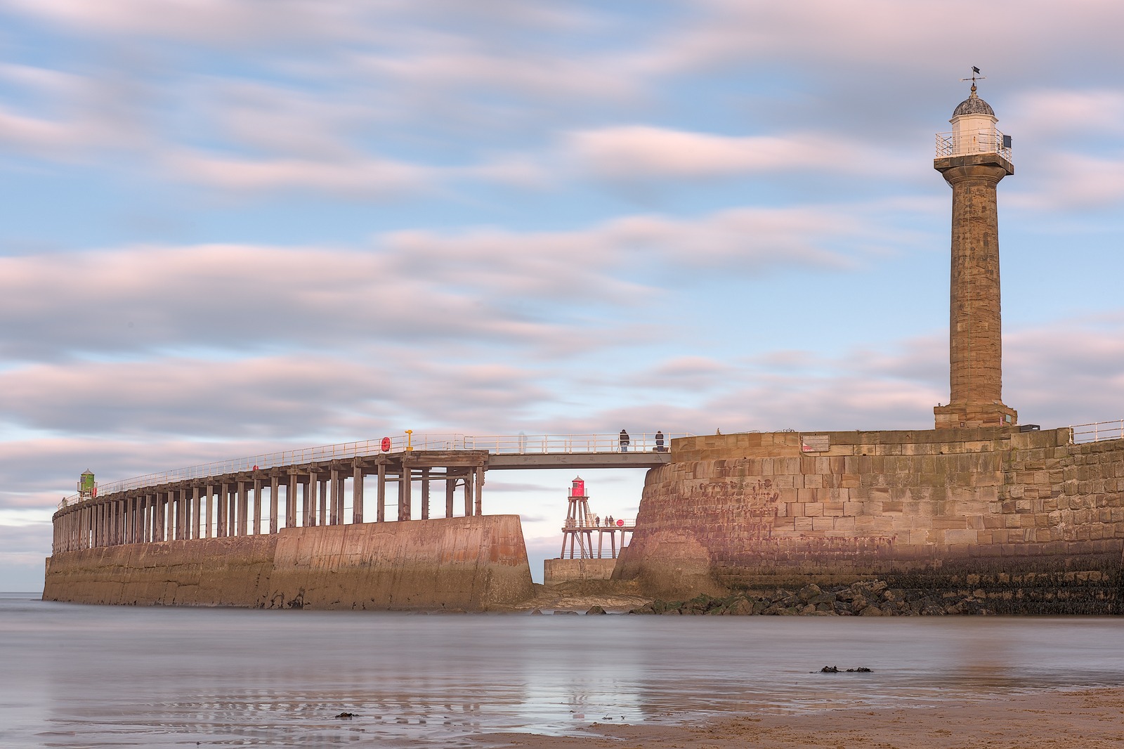 Whitby - Harbour Lighthouse