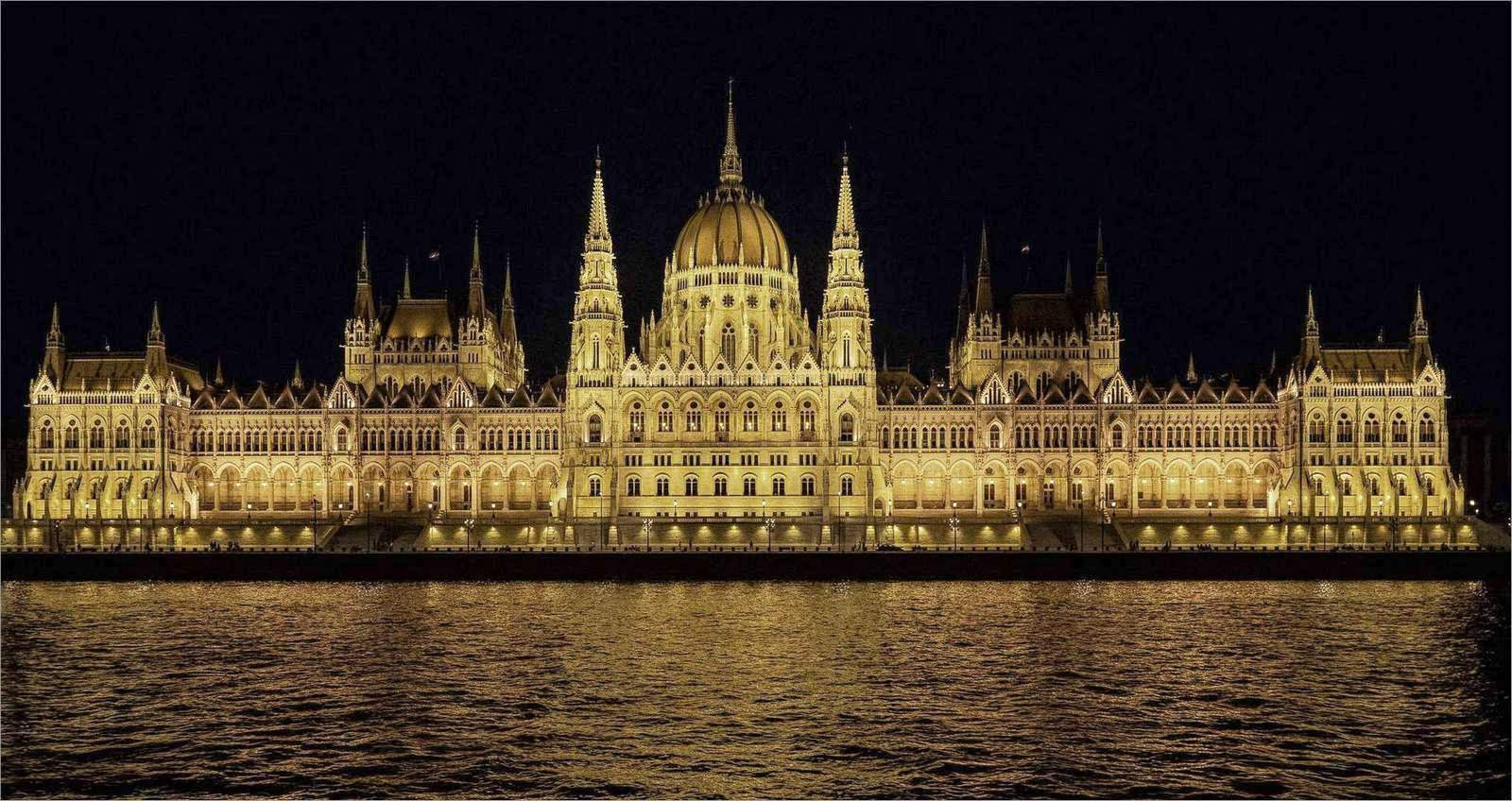 Budapest Parlaiment by Peter Wells Budapest Parlaiment