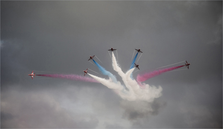 Red Arrows Split