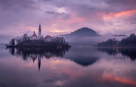 EARLY MORNING COLOUR ON LAKE BLED