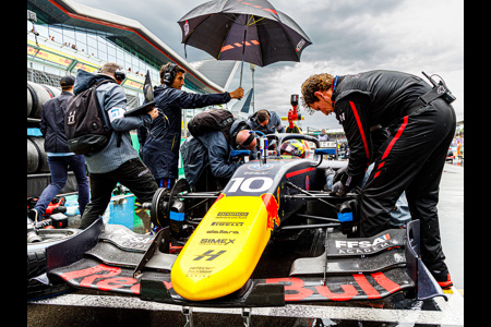 Silverstone Grid Action.