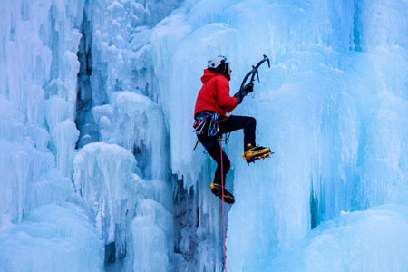 Ice Cliff Climbing2