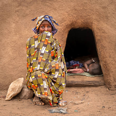 Watchfiul Ovakuvale Woman