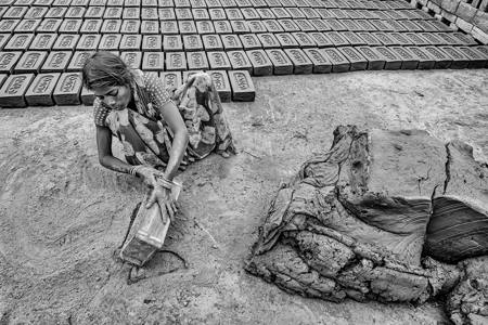 Female Brick Maker 8018