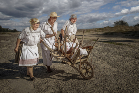 Halkan Zizeg A Vászon Éneke