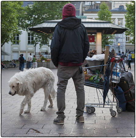 2. Place D'armes