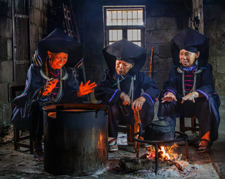 Zhuang Around The Fire