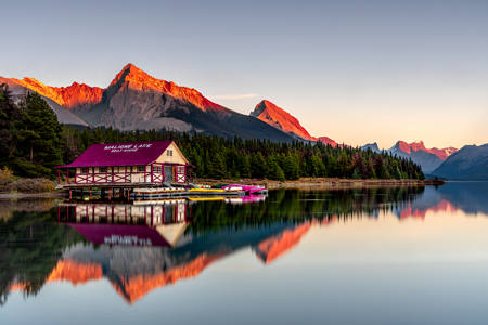 Mountain Glow Retreat