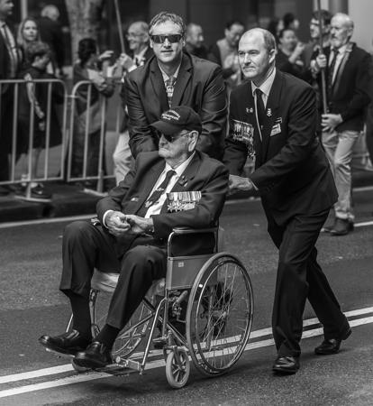 Anzac Digger With Helpers