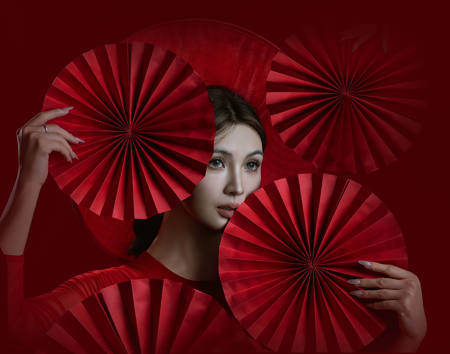 Red Fan And The Maiden