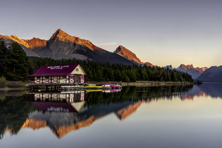 Mountain Glow Retreat