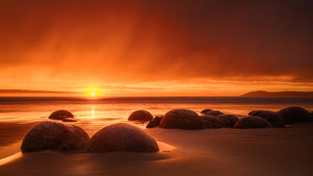 Sunrise Moreraki Boulders
