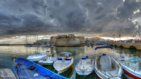 Gallipoli-Harbour_Before_Storm