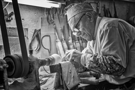 MASTRO ALABASTRAIO AL LAVORO
