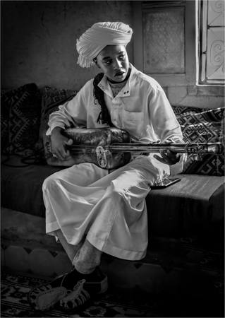 Playing The Guembri