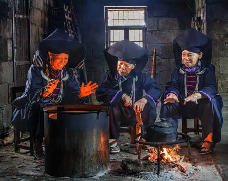 Zhuang Around The Fire